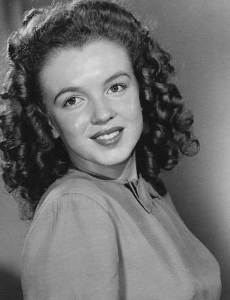 Jean Rose, Young Marilyn Monroe, Norma Jean Marilyn Monroe, Marilyn Monroe Art, Joe Dimaggio, Marilyn Monroe Photos, Becoming A Model, Jean Vintage, Norma Jean