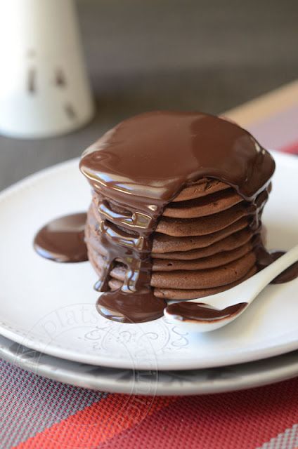 Chocolate Pancakes (intrigued and afraid) Chocolate Pancakes, What's For Breakfast, Think Food, Köstliche Desserts, Bagels, Yummy Breakfast, I Love Food, Just Desserts, Trinidad