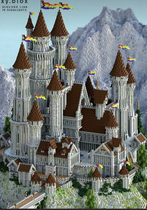 Cool castle Minecraft Ice Castle Tutorial, Minecraft Fantasy Castle Blueprints, Minecraft Base Layout Castle, Minecraft Castle On A Hill, Minecraft Big Castle Ideas, Minecraft Castle Mega Base, Minecraft Giant Castle, Midevil Minecraft Build Castle, Minecraft Castle Turret