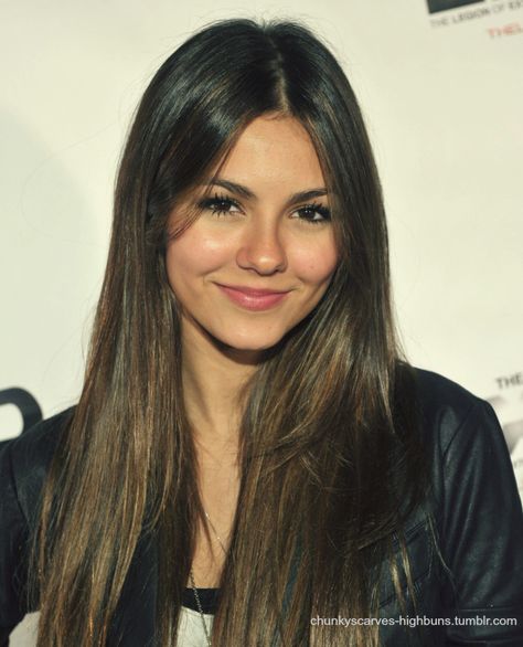 victoria justice Victoria Justice Makeup, Victoria Justice Hair, Women Love Quotes, Tori Vega, Zoey 101, Hollywood Florida, Hair Growth Serum, Celebrity Look Alike, The Most Beautiful Woman