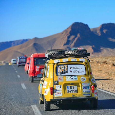 Le plus gros rallye du monde pour les moins de 28 ans ! RAID 4L TROPHY Concept unique, course d’orientation façon Paris-Dakar exclusivement réservée aux jeunes et/ou étudiants entre 18 et 28 ans, c’est LE rallye-raid à vivre entre potes à bord d’une bonne vieille 4L. Paris Dakar, Glass Box, My Dream Car, Mini Van, Beautiful Cars, Sport Cars, Van Life, Car Stickers, Vintage Cars