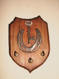 Hunter Room, Bullet Crafts, Wild Man, Horseshoe Projects, Western Crafts, Horseshoe Crafts, Horse Shoes, Horse Crafts, Horseshoe Art