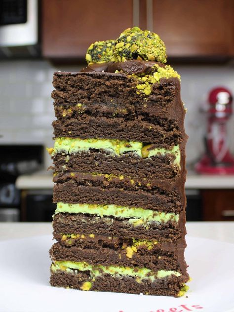 Chocolate Pistachio Cake: Delicious Recipe from Scratch Green Cake Flavors, Chocolate And Pistachio Cake, Pistachio And Chocolate Cake, Chocolate Praline Crunch Cake, Pistachio Cake Recipe From Scratch, Pistachio Chocolate Cake, Pistachio Cakes, Chocolate Pistachio Cake, Pistachio Ganache