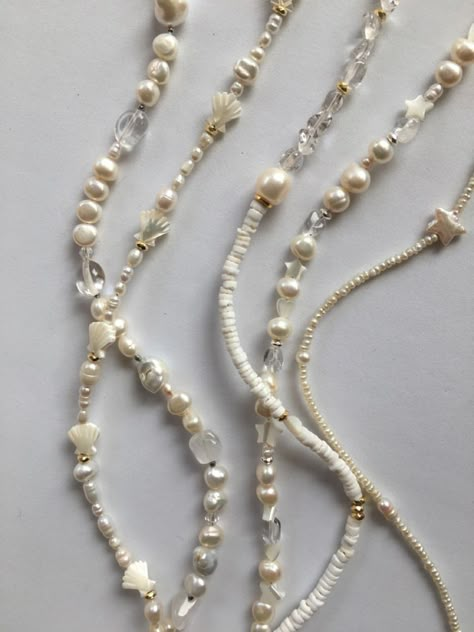 Diy Freshwater Pearl Jewelry, Beaded Necklace With Crystals, Pearl Crystal Necklace, Pearl Jewelry Inspiration, Shell And Bead Necklace, Shell Beaded Jewelry, Crystal Pearl Necklace, Casual Pearl Necklace, Beads And Pearls Necklace