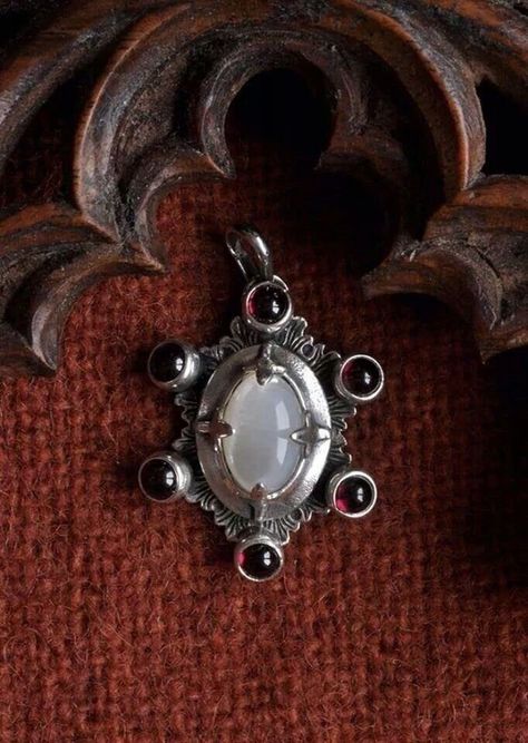 Medieval Pendant, Viking Pendant, Historical Jewellery, Medieval Jewelry, Dope Jewelry, Funky Jewelry, History Museum, 15th Century, Dream Jewelry