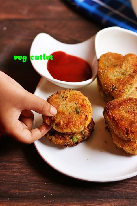 veg cutlet is delicious and healthy snack or breakfast served with ketchup. These cutlets are made of mixed veg and pan fried, tastes wonderful with tea. #cutletrecipe #vegcutlet #vegetablecutletrecipe #vegetablecutlet Vegetable Cutlet, Veg Cutlet Recipes, Veg Cutlet, Vegetable Cutlets, Potato Cutlets, Tiffin Recipe, Plating Ideas, Cutlets Recipes, Herb Bread