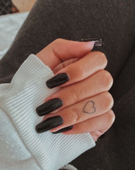 Tiny Heart Tattoos, Finger Tattoo For Women, Simple Tattoo, Subtle Tattoos, Dream Tattoos, Tattoo Sleeve Designs, Dope Tattoos, Bling Nails, Piercing Tattoo