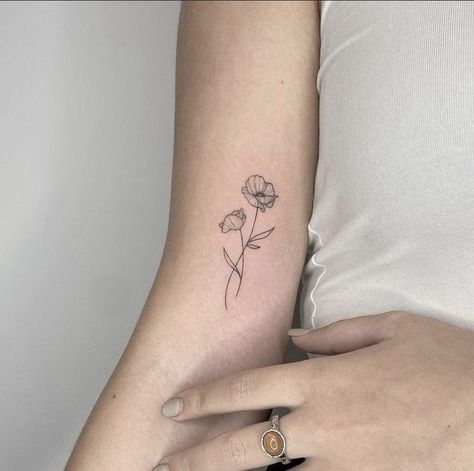 Poppy Flower Minimalist Tattoo, Delicate Small Flower Tattoo, Poppy Arm Tattoos For Women, Rose And Poppy Tattoo Together, Lily And Poppy Flower Tattoo, Poppy And Narcissus Flower Tattoo, Poppy And Narcissus Tattoo, Carnation And Narcissus Tattoo, Tiny Poppy Flower Tattoo