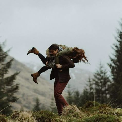 Camping Photography, Lily Evans, Mountain Photography, Wallpaper Tumblr, Photo Couple, Marauders Era, Couple Photoshoot, Couple Photo, Couple Shoot