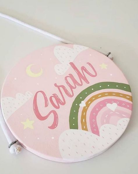 Kids Name Plate For Room, Wooden Circle Painting, Diy Baby Name Signs, Name Paintings, Wood Art Diy, Name Plate Design, Circle Canvas, Door Signs Diy, Circle Painting