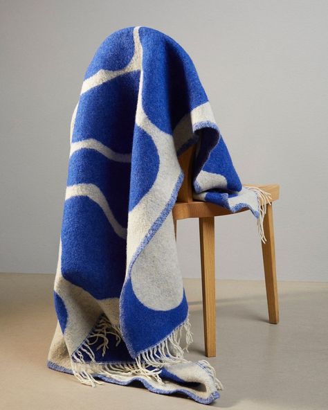 15.6k Likes, 114 Comments - ARKET (@arketofficial) on Instagram: “Update: Due to its popularity, our blue colourway has sold out, and because of our supplier…” Linnea Andersson Blanket, Arket Blanket, Linnea Andersson, Funky Living Rooms, Leaf Texture, Texture Paint, Handmade Textiles, Velvet Armchair, Blue Blanket