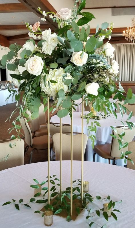 Flower Stand Centrepiece, Column Flower Stand Wedding, Floral Stand Centerpiece, Tall Diy Centerpieces, Green Wedding Flower Arrangements, Table Centerpieces Wedding Decor, Tall Flower Centerpieces, Emerald Wedding Colors, Diy Floral Centerpieces