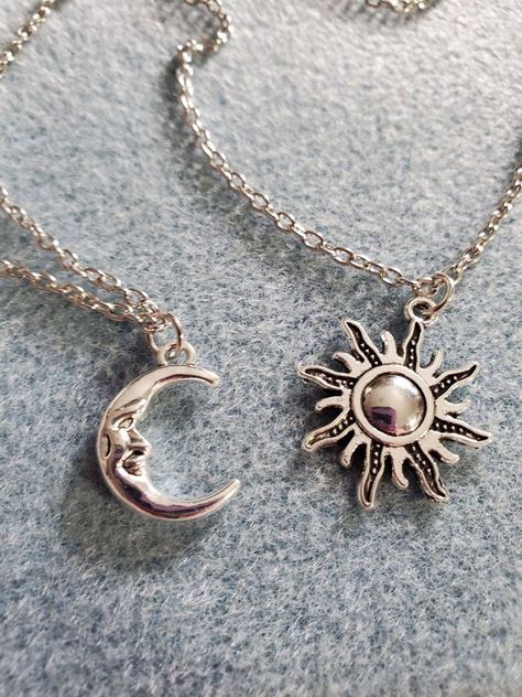 Matching Necklaces Aesthetic, Sun And Moon Necklaces, Moon Necklaces, Sun And Moon Necklace, Grunge Jewelry, Indie Jewelry, Sister Jewelry, Magical Jewelry, Dope Jewelry