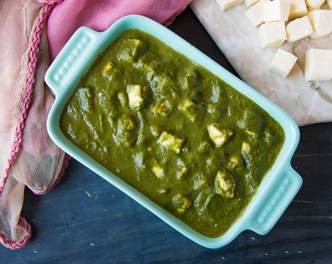 Authentic Indian Curry, Palak Paneer Recipe, Saag Paneer, Paneer Recipe, Healthy Superfoods, Cheese Cubes, Paneer Recipes, Garlic Recipes, Spinach Recipes