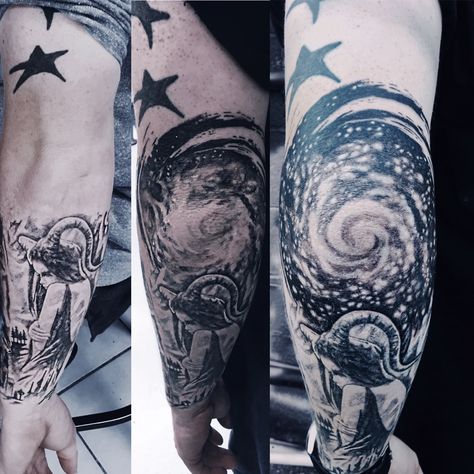 Killer spiral galaxy elbow piece done by @justinplague Galaxy Elbow Tattoo, Tatu Ideas, Elbow Tattoo, Galaxy Tattoo, Elbow Tattoos, Spiral Galaxy, Tattoo Sleeve Designs, Tattoo Sleeve, Sleeve Designs