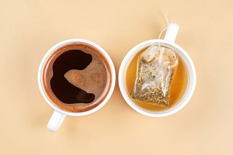 Coffee vs. Tea: Which One Is Better for You? People Drinking Coffee, Coffee Vs Tea, People Drinking, Tea Remedies, Caffeine Content, How To Order Coffee, Image Film, Healthy Teas, Coffee Pictures