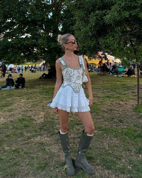 Festival season🤠🤠🤠 #festivaloutfit #festivalfashion #summeroutfits #festivalseason cowboy hat, outfit inspo, summer outfit inspo, summer fashion, uk festival outfit Uk Festival Outfit, Cowboy Hat Outfit, Uk Festival, Summer Pics, Summer Festival Outfit, Hat Outfit, Looks Country, Festival Hat, Outfit Inspo Summer