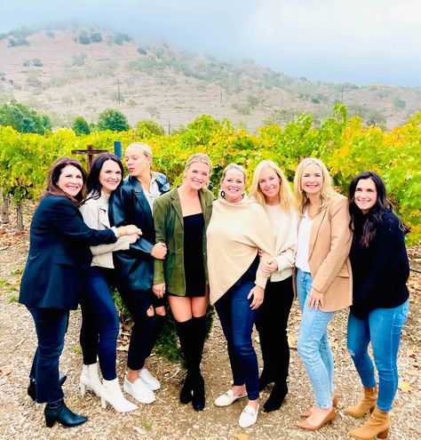 What to Wear in Napa Valley (Outfit Inspo + More!) Napa Valley Outfit, Valley Outfit, Napa Outfit, Napa Trip, Trip Outfit, Country Casual, Trip Outfits, Warm Jacket, Light Sweater