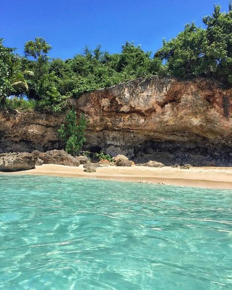 🇵🇷Playa Bena Blanca, Aguadilla, Puerto Rico🇵🇷 Insta📸: @xmv_pr Aguadilla Puerto Rico, Puerto Rico Island, Puerto Rico Beaches, Puerto Rico Trip, Puerto Rico Vacation, Puerto Rico History, Puerto Rican Pride, Puerto Rican Culture, Beautiful Islands