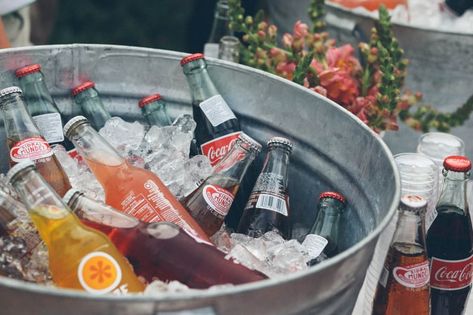 Backyard Wedding Food Ideas, Backyard Wedding Food, Backyard Grilling Area, Nonalcoholic Drinks, Wedding Food Ideas, Backyard Food, Drink Display, Wedding Backyard, Food Wedding