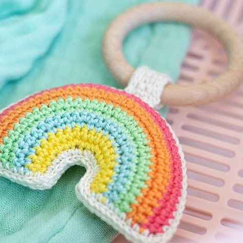 Etsy Nursery, Felted Crochet, Baby Wishlist, Baby Toys Diy, Crochet Toys Free, Crochet Ornaments, Rainbow Crochet, Haken Baby, Crochet Coasters