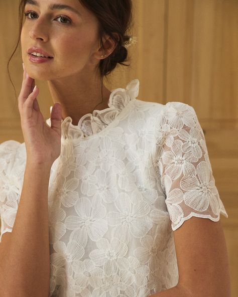 L'été en blanc 🤍 #ateliercamille #summer #white #eteenblanc #blanc #summerlook #look #ootd #summerootd #fabricationfrancaise #madeinfrance Tulle Lace, Feminine Look, Work Clothes, Dressed Down, Vestidos De Fiesta, Summer Outfit, Vestidos De Novia, Kitchen Table, Ruffles