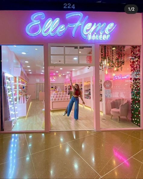 Deco Spa, Beauty Shop Decor, Fashion Store Design, Beauty Room Salon, Salon Suites Decor, Store Design Boutique, Nail Salon Design, Beauty Room Decor, Beauty Room Design