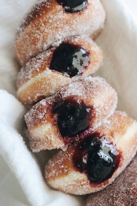 Blueberry Donuts, Homemade Donuts Recipe, Filled Donuts, Homemade Donuts, Doughnut Recipe, Blueberry Recipes, Donut Recipes, Delicious Breakfast, Breakfast Treats