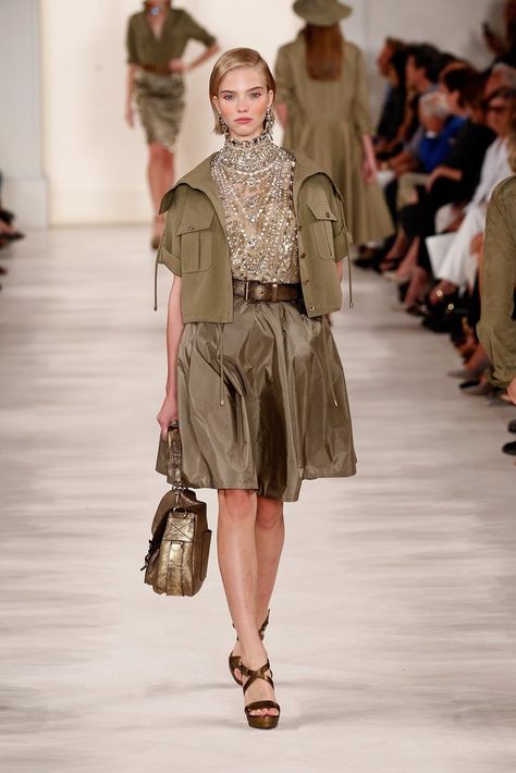 Ralph Lauren Spring 2015 | New York Fashion Week | POPSUGAR Fashion18 Ralph Lauren Spring 2015, Spring Attire, Spring 2015 Fashion, Army Green Dress, Fall Runway, Safari Style, 2015 Fashion, Spring Summer 2015, Fashion History