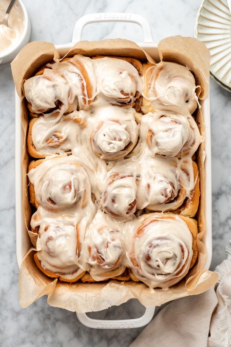 These vegan cinnamon rolls are honestly the best cinnamon rolls you will ever make- even non-vegans love them! Entirely dairy free and egg free, no one will suspect that these classic soft and sweet homemade cinnamon rolls are vegan. Our favorite Christmas morning breakfast or holiday treat, especially with an overnight option!! #vegan #cinnamonrolls #easy Cinamon Roll Icing, Vegan Cinnamon Rolls Easy, Cinnamon Rolls Overnight, Dairy Free Cinnamon Rolls, Paleo Cinnamon Rolls, Soft Cinnamon Rolls, Cinnamon Roll Frosting, The Best Cinnamon Rolls, Overnight Cinnamon Rolls