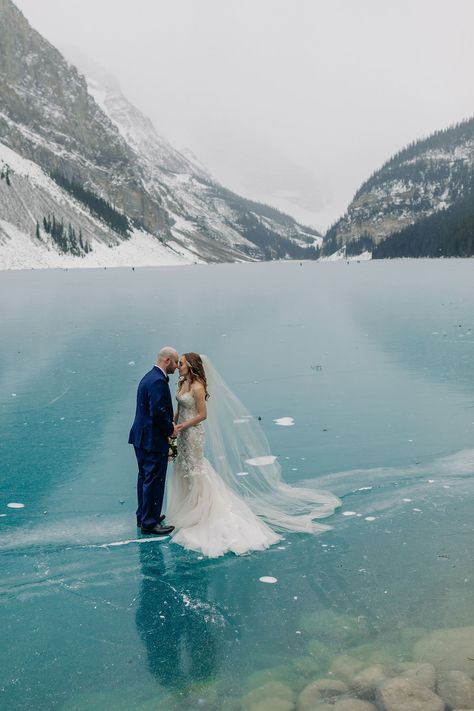 Winter Mountain Wedding, Outdoor Winter Wedding, Fairmont Chateau Lake Louise, Mountain Winter, Where To Elope, Snowy Wedding, Canadian Wedding, Chateau Lake Louise, Winter Wedding Photos