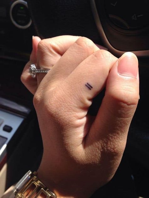 Girl Finger Tattoos, Tiny Finger Tattoos, Finger Tats, Meaningful Tattoos For Women, Small Girl Tattoos, Small Meaningful Tattoos, Delicate Tattoo, Discreet Tattoos, Subtle Tattoos