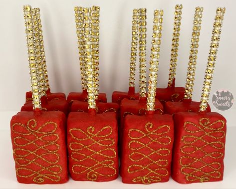 Red And Gold Chocolate Covered Pretzels, Red And Black Dessert Table Ideas, Red And Gold Desserts, Red And Gold Dessert Table, Red Dessert Table, Quince Treats, Graduation Deserts, Red And Gold Party, Christmas Dips