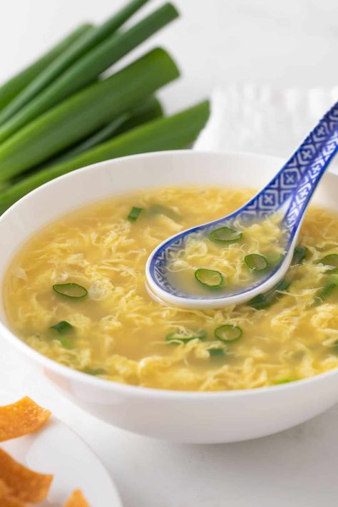 This simple and easy egg drop soup tastes just like your favorite Chinese takeout and is prepared in just 15 minutes! Egg Flower Soup Recipe, Easy Egg Drop Soup Recipe, Chinese Egg Drop Soup, Egg Soup Recipe, Easy Egg Drop Soup, Homemade Egg Drop Soup, Egg Drop Soup Recipe, Chinese Egg, Stuff To Cook