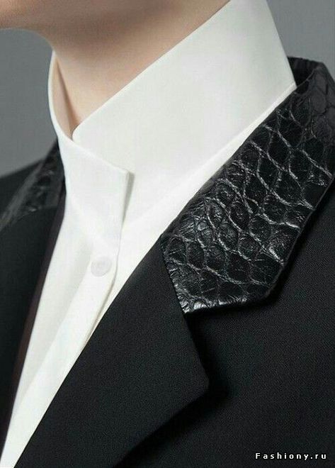 Equestrian Design, Gentle Man, Detail Couture, Menswear Inspiration, Asymmetrical Shirt, Equestrian Fashion, Clothing Details, Equestrian Outfits, Collar Designs