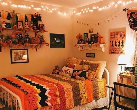 Holiday Room Decor, Halloween Bedroom Decor, Autumn Room, Fall Room Decor, Fall Bedroom Decor, Halloween Bedroom, Halloween Room Decor, Holiday Room, Diy Halloween Decor