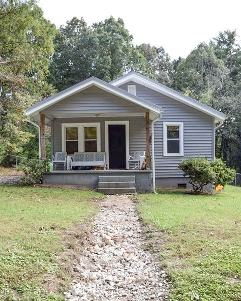 Small House Porch, Houses With Side Entrances, Shed Makeover, White Porch, Front Porch Makeover, Small Bungalow, House Porch, House Front Porch, Porch Remodel