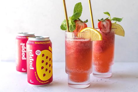 Easy Homemade Strawberry Lemonade Strawberry Drink Recipes, Drink For Summer, Homemade Strawberry Lemonade, Strawberry Slush, Strawberry Drinks, Happy Drink, Summer Picnics, Ice Cold Drink, Strawberry Lemon