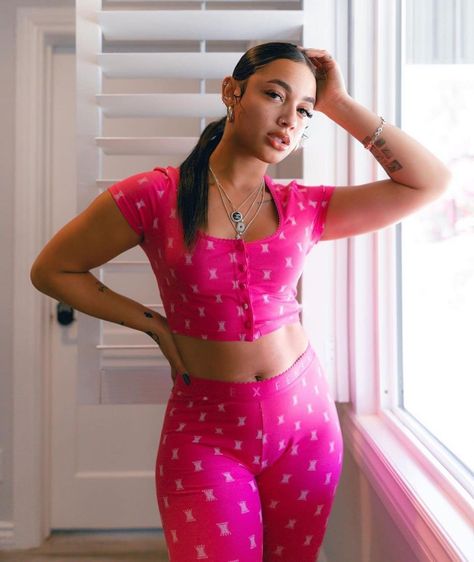 Dani Leigh, Pink Highlighter, Jersey Crop Top, Venus Williams, Pink Highlights, Pink Hair, Highlighter, Two Piece Pant Set, Two Piece Skirt Set