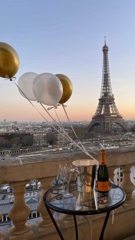 30th Birthday In Paris, Birthday In Paris, Happy Birthday Paris, Princess Lifestyle, Plaza Athenee Paris, Paris Proposal, 20th Bday, Girl In Paris, Vision Board Party