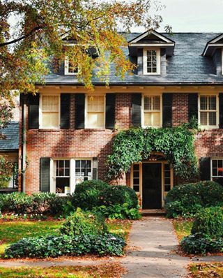 A Classic 1930's Atlanta Home - Feature Friday - Sincerely, Marie Designs Brick Colonial House Exterior, Brick Colonial House, Classic Colonial Homes, Colonial Revival House, Colonial House Exteriors, Colonial Cottage, British Colonial Decor, Black Shutters, Colonial Homes