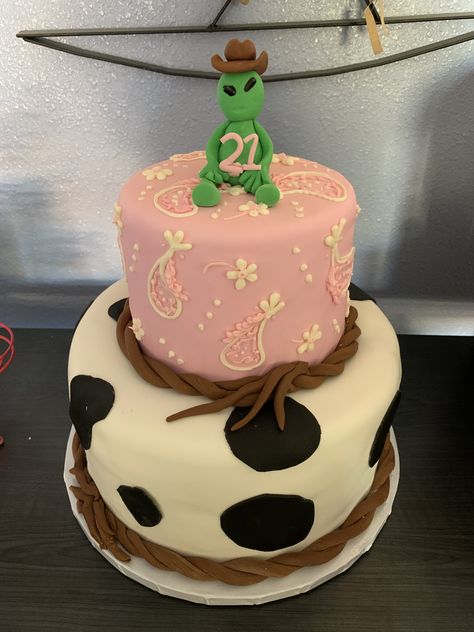 Space Cowgirl Birthday Party Cake, Cowboy And Aliens Party, Alien Cowgirl Party, Cowboy Alien Party, Cowboys Vs Aliens Party, Cowboys And Aliens Party, Space Cowgirl Cake, Cowboy Vs Aliens Party, Space Cowboy Party Theme