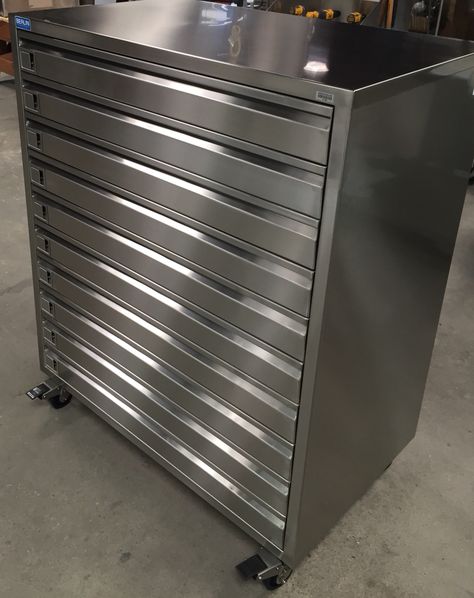 Mobile stainless instrument cart. By: Berlinusa.com Metal Storage Drawers, Welding Trolley, Workbench Ideas, Metal Brake Storage, Tool Cabinet Metal, Harbor Freight 5 Drawer Tool Cart, Stainless Steel Furniture, Garage Organization Tips, Commercial Kitchen Equipment