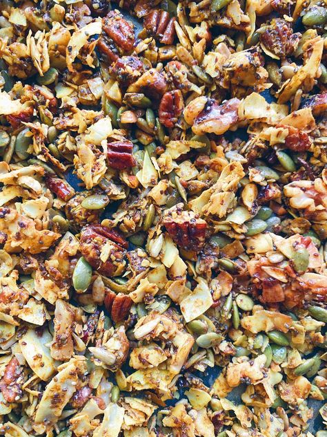 Turmeric Granola, Quinoa Granola Recipe, Celeriac Soup, Plant Based Smoothies, Quinoa Granola, Balanced Eating, Low Histamine Diet, Raw Pumpkin Seeds, Body Wellness