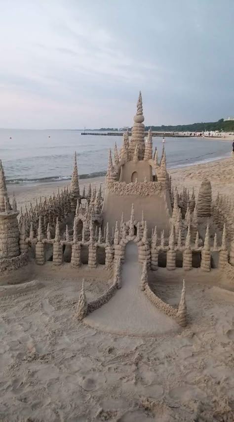 Fun Beach Pictures, Beach Sand Art, Castle Beach, Castle Aesthetic, Sand Crafts, South Padre Island, Sand Sculptures, Vacation Pictures, Sand Art