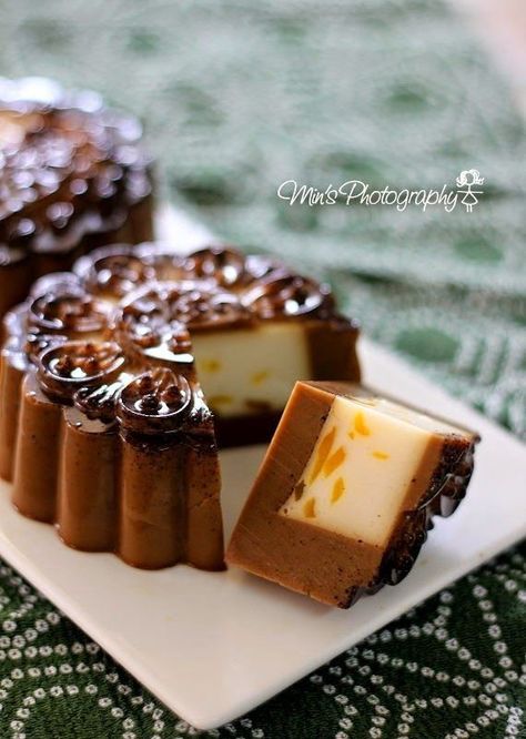 Chinese Moon Cake, Mooncake Recipe, Coffee Jelly, Homemade Jelly, Dessert Photography, Jelly Cake, Cake Packaging, Asian Desserts, Mooncake