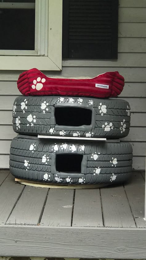 Tire Cat House Outdoor, Tire Cat House, Tire Dog Bed Diy, Pvc Cat Bed, Diy Storage Bin Cat House, Diy Tyre Dog Bed, Outside Cat House, Outdoor Cat Shelter, Feral Cat Shelter