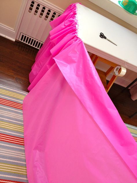 Woah, this mom has talent!! Cheap ways to get fancy at parties Skirt Diy, Event Hall, Party Deco, Diy Event, Plastic Tablecloth, Barbie Birthday, Barbie Party, Barbie Diy, School Graduation