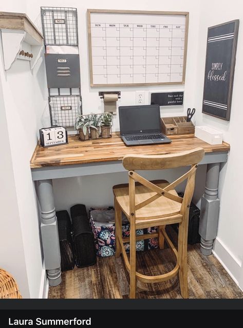 Farmhouse Kitchen Desk Area, Country Desk Ideas, Farmhouse Desk Organization, Small Farmhouse Desk, Home Office Ideas For Women Rustic, Farmhouse Desk Ideas, Home Office Ideas For Women Small Spaces, Small Corner Office Ideas, Farmhouse Desk Decor