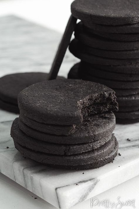 Black Cocoa Shortbread Cookies Black Chocolate Cookies, Black Cocoa Powder Cookies, Black Cocoa Cake, Black Cocoa Recipes, Black Cocoa Cookies, Black Cocoa Powder Recipes, Gothic Cookies, Diy Oreos, Gothic Desserts